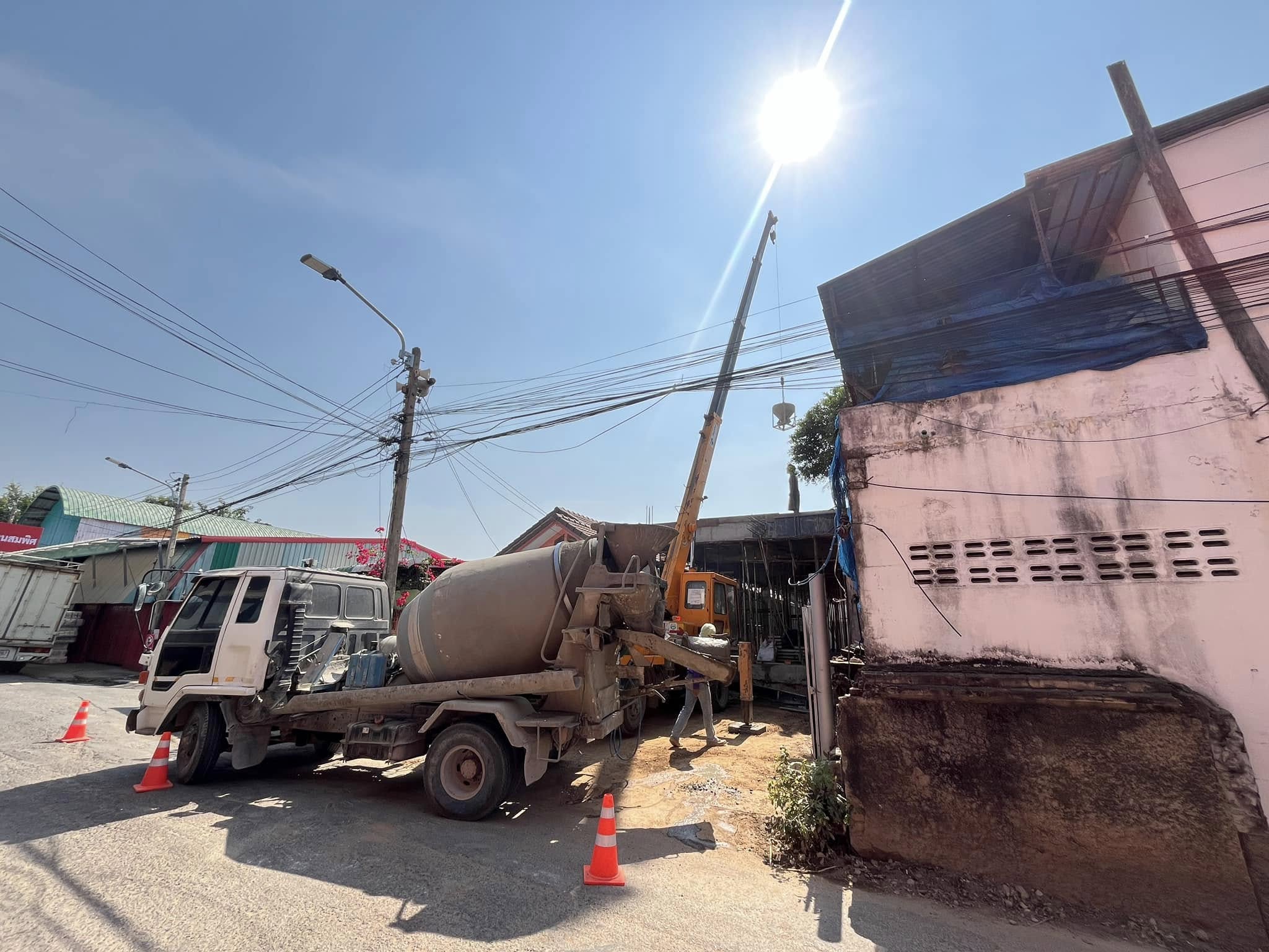 17 - https://เบนซ์รุ่งเรืองเครน.com | บริการเช่าเครน รถบรรทุกติดเครน และรถกระเช้าพร้อมทีมงานมืออาชีพ รถทุกคันมีปจ.2 และใบรับรองความปลอดภัย ให้บริการทั้งรายวันและรายเดือน พร้อมดูแลทุกสถานการณ์