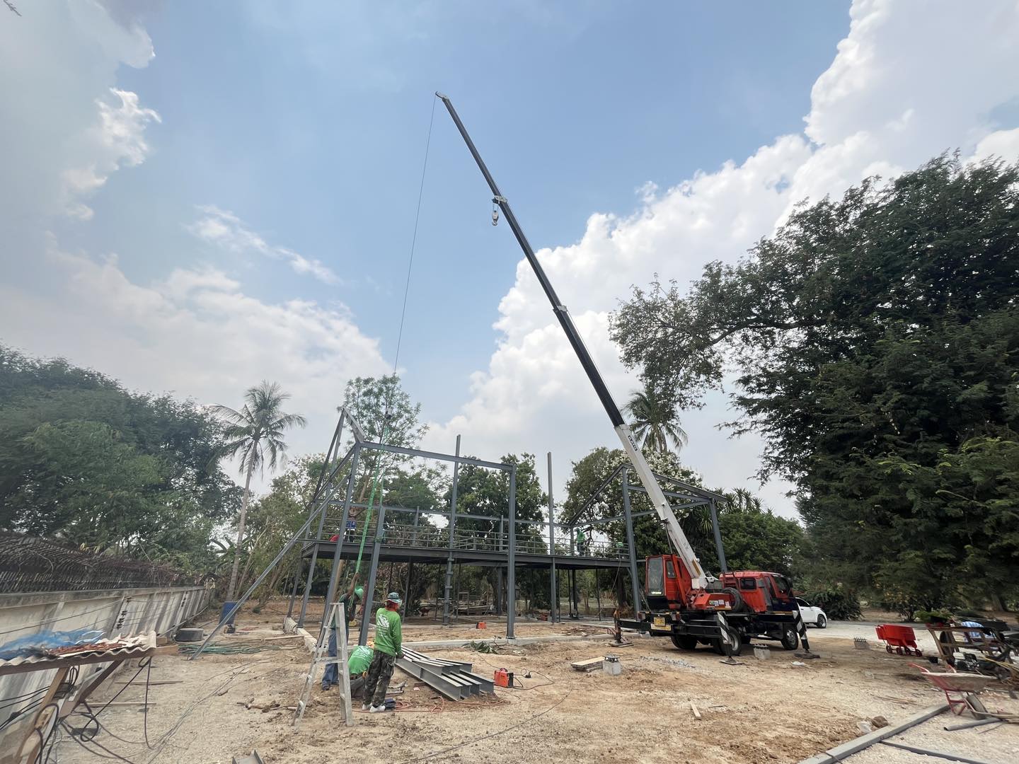 2 - https://เบนซ์รุ่งเรืองเครน.com | บริการเช่าเครน รถบรรทุกติดเครน และรถกระเช้าพร้อมทีมงานมืออาชีพ รถทุกคันมีปจ.2 และใบรับรองความปลอดภัย ให้บริการทั้งรายวันและรายเดือน พร้อมดูแลทุกสถานการณ์