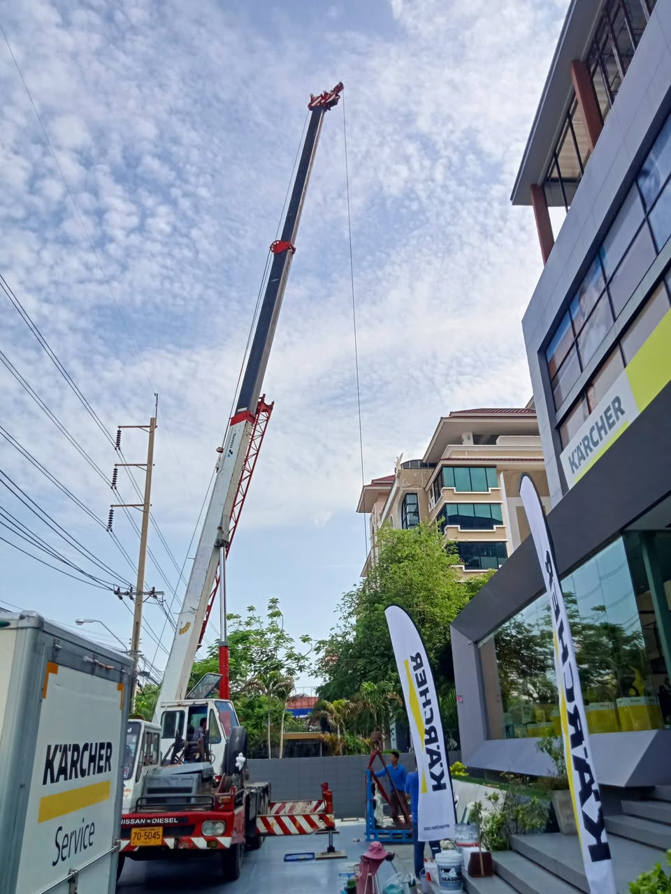 22 - https://เบนซ์รุ่งเรืองเครน.com | บริการเช่าเครน รถบรรทุกติดเครน และรถกระเช้าพร้อมทีมงานมืออาชีพ รถทุกคันมีปจ.2 และใบรับรองความปลอดภัย ให้บริการทั้งรายวันและรายเดือน พร้อมดูแลทุกสถานการณ์