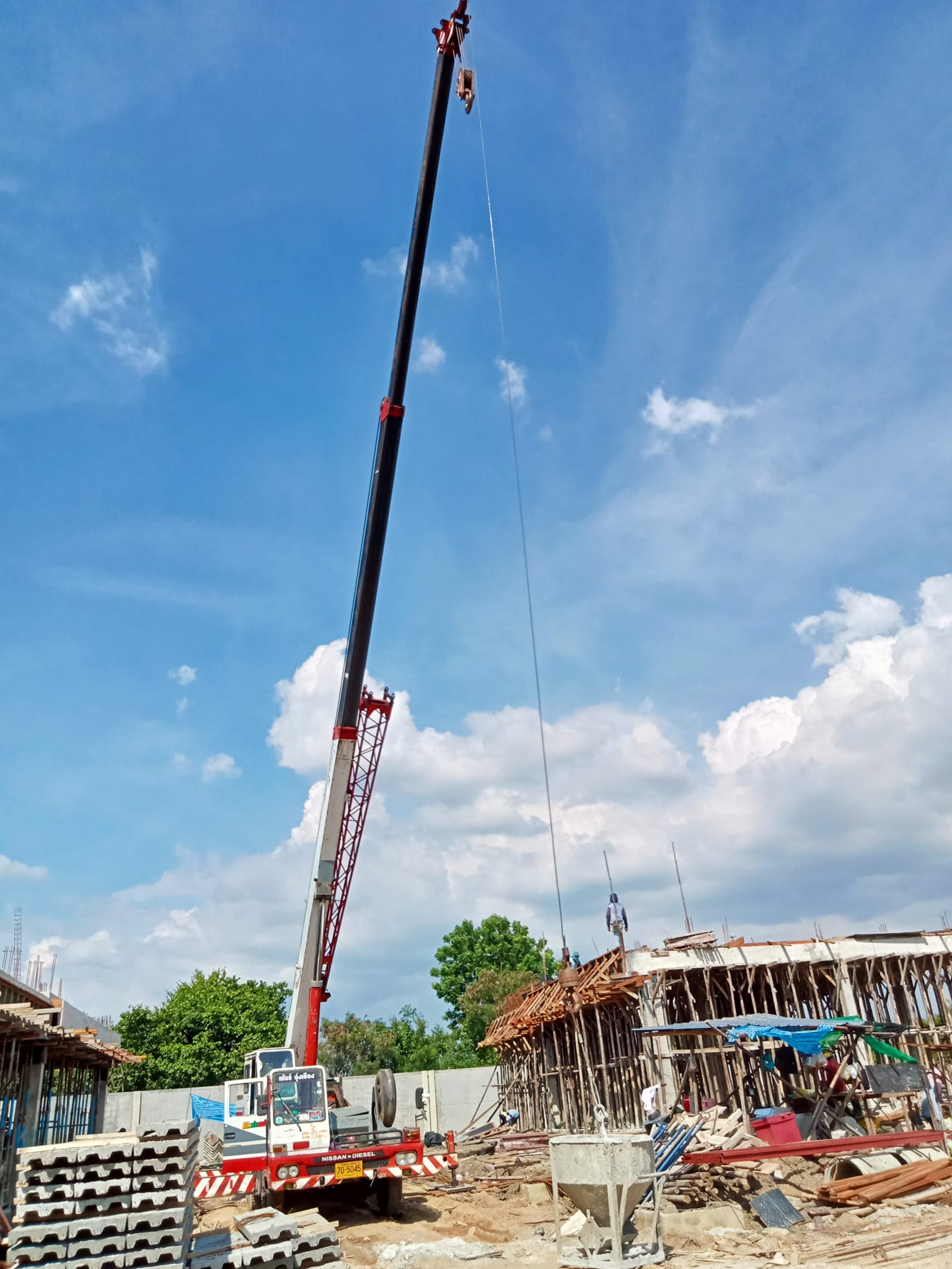 24 - https://เบนซ์รุ่งเรืองเครน.com | บริการเช่าเครน รถบรรทุกติดเครน และรถกระเช้าพร้อมทีมงานมืออาชีพ รถทุกคันมีปจ.2 และใบรับรองความปลอดภัย ให้บริการทั้งรายวันและรายเดือน พร้อมดูแลทุกสถานการณ์