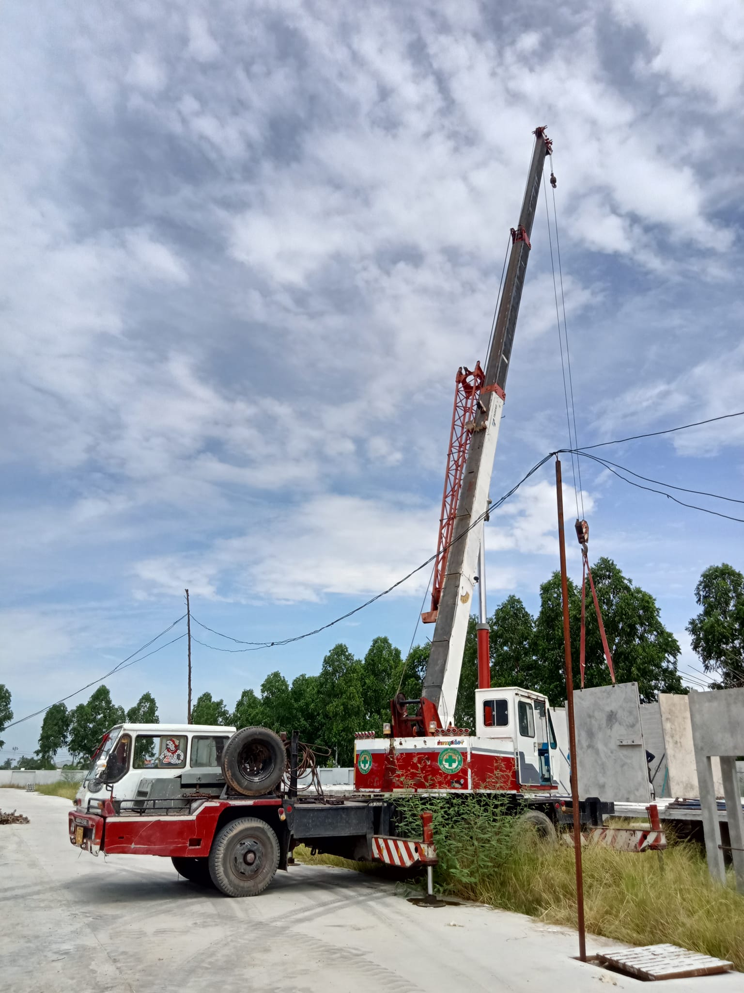 25 - https://เบนซ์รุ่งเรืองเครน.com | บริการเช่าเครน รถบรรทุกติดเครน และรถกระเช้าพร้อมทีมงานมืออาชีพ รถทุกคันมีปจ.2 และใบรับรองความปลอดภัย ให้บริการทั้งรายวันและรายเดือน พร้อมดูแลทุกสถานการณ์