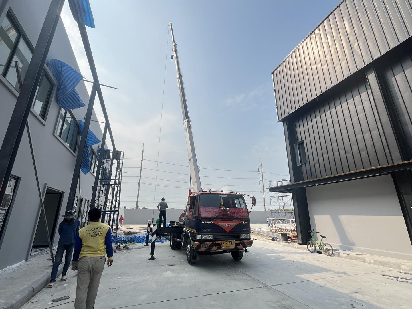 3 - https://เบนซ์รุ่งเรืองเครน.com | บริการเช่าเครน รถบรรทุกติดเครน และรถกระเช้าพร้อมทีมงานมืออาชีพ รถทุกคันมีปจ.2 และใบรับรองความปลอดภัย ให้บริการทั้งรายวันและรายเดือน พร้อมดูแลทุกสถานการณ์